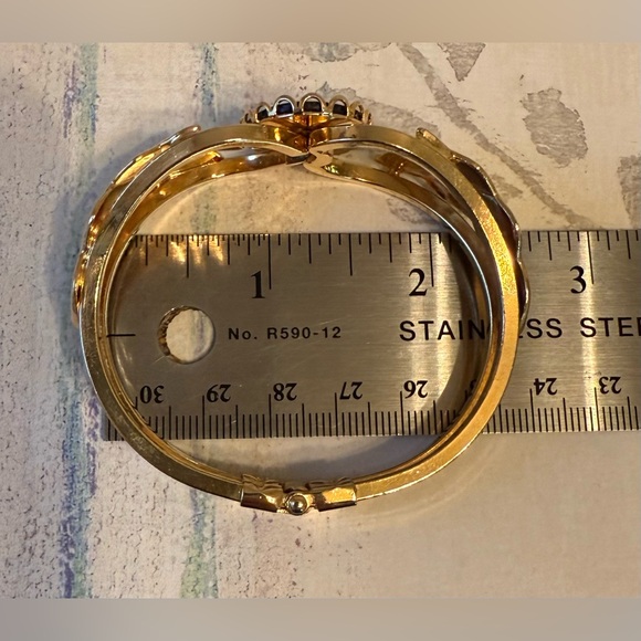 Vintage Gold Tone Hinged Bangle Bracelet w/Gemstone - Picture 11 of 16